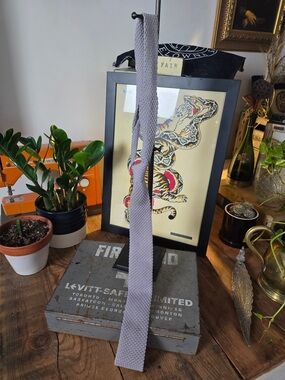 Men's Knit Tie in Light Gray - Classic Textured Style